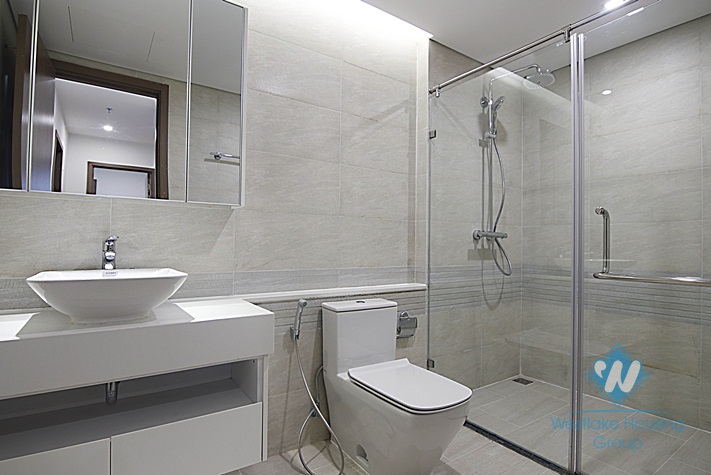 High floor three bedrooms apartment for rent in Vinhome Metropolis, Lieu Giai street, Ha Noi